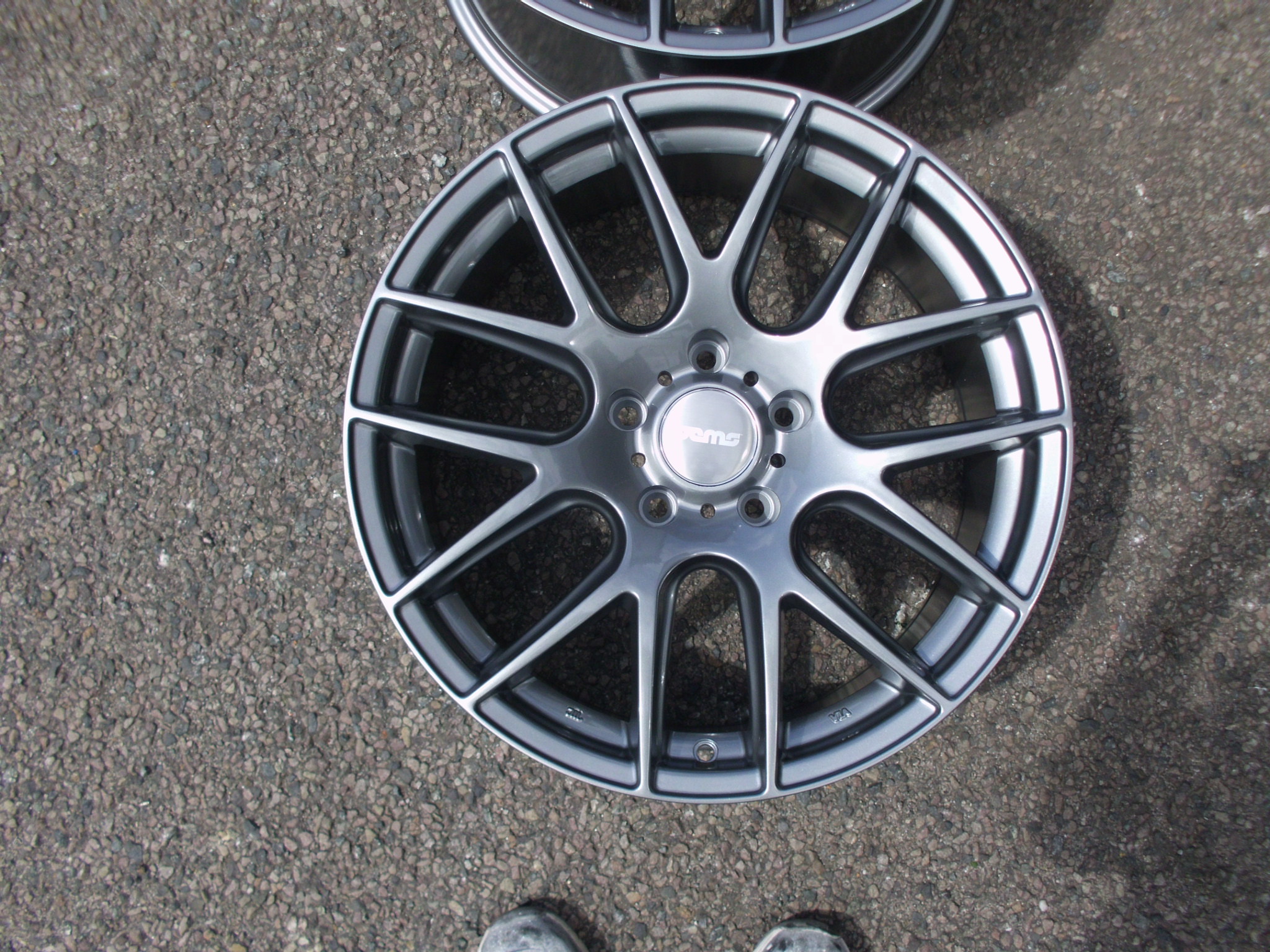 NEW 18  OEMS 111 ALLOY WHEELS IN GLOSS GUNMETAL WITH WIDER 9 5  REARS